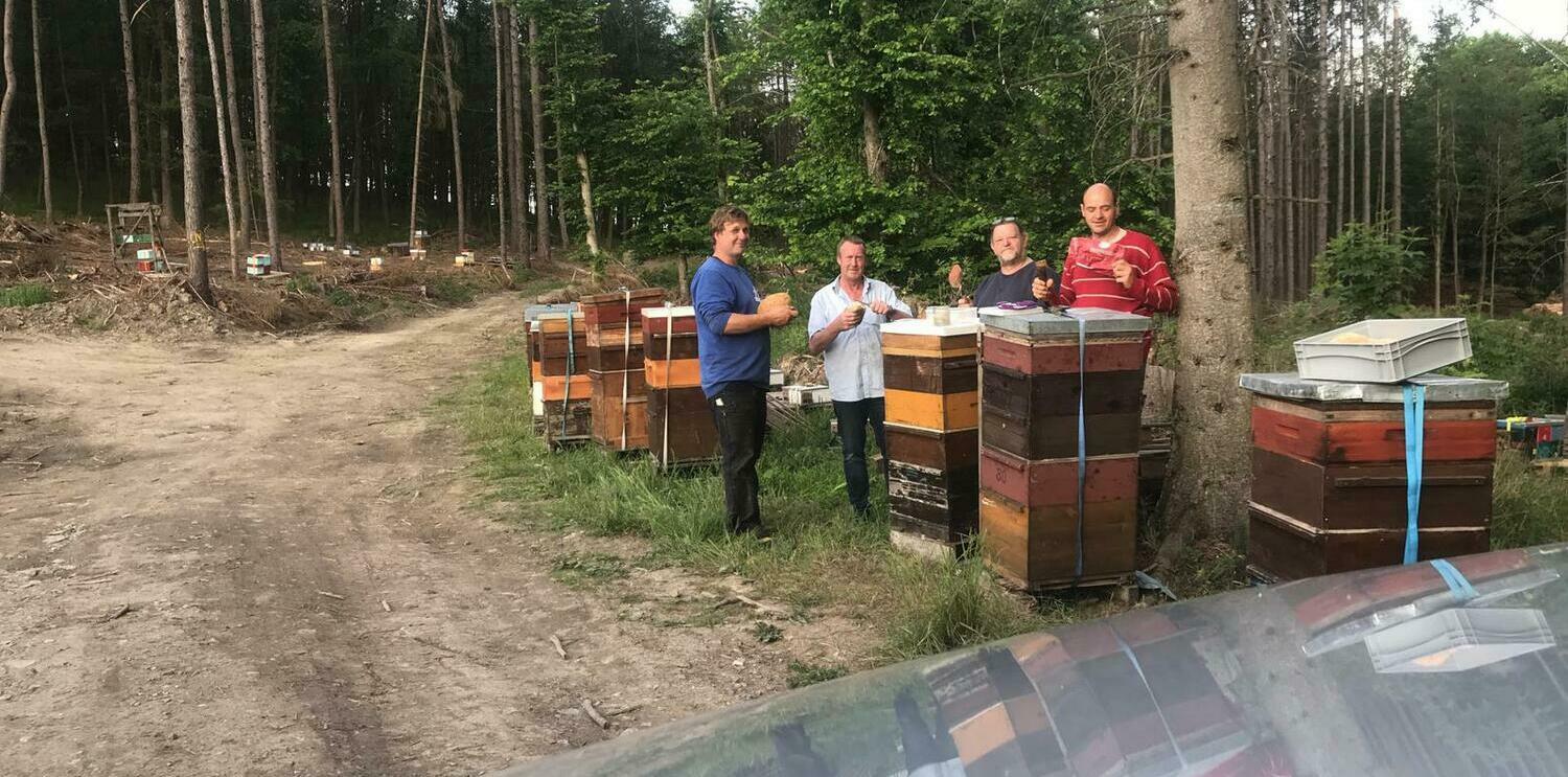Пчеловод из Германии Вальдемар Кох с друзьями